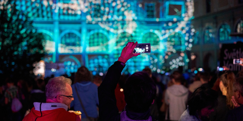 Unikátní festival Světlo Valmez roztančí Kapitán Demo