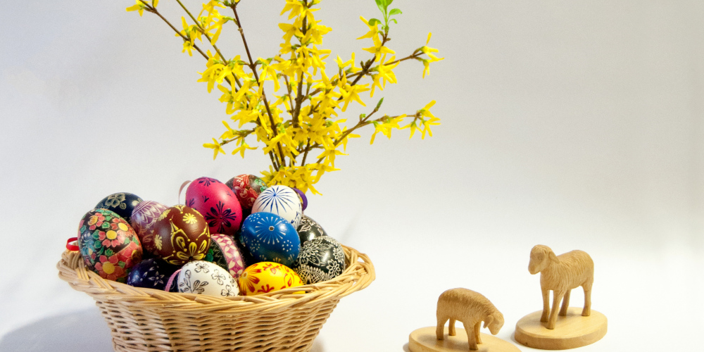 Tradiční malování kraslic v Turistickém informačním centru ve Valašském Meziříčí