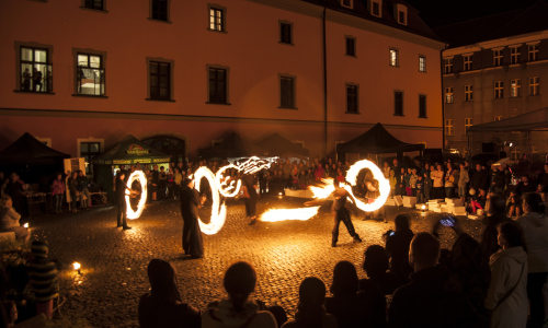 Meziříčská muzejní noc hrála barvami a přilákala do Valašského Meziříčí desítky stovek návštěvníků