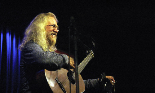 Jaroslav Hutka zahraje v Kázetku k výročí 35 let od Sametu