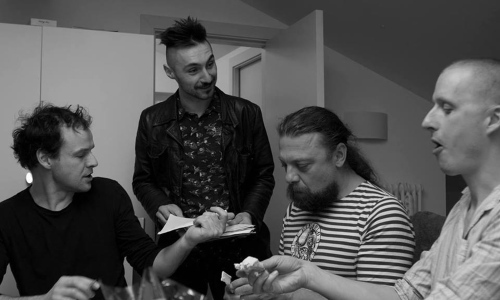 Svérázné poetické texty skupiny Hm… v M-klubu